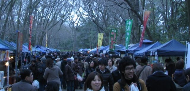 京都の手作り市は観光客から地元の人にも愛されるポピュラーイベントになりました。下鴨神社の糺の森 手作り市